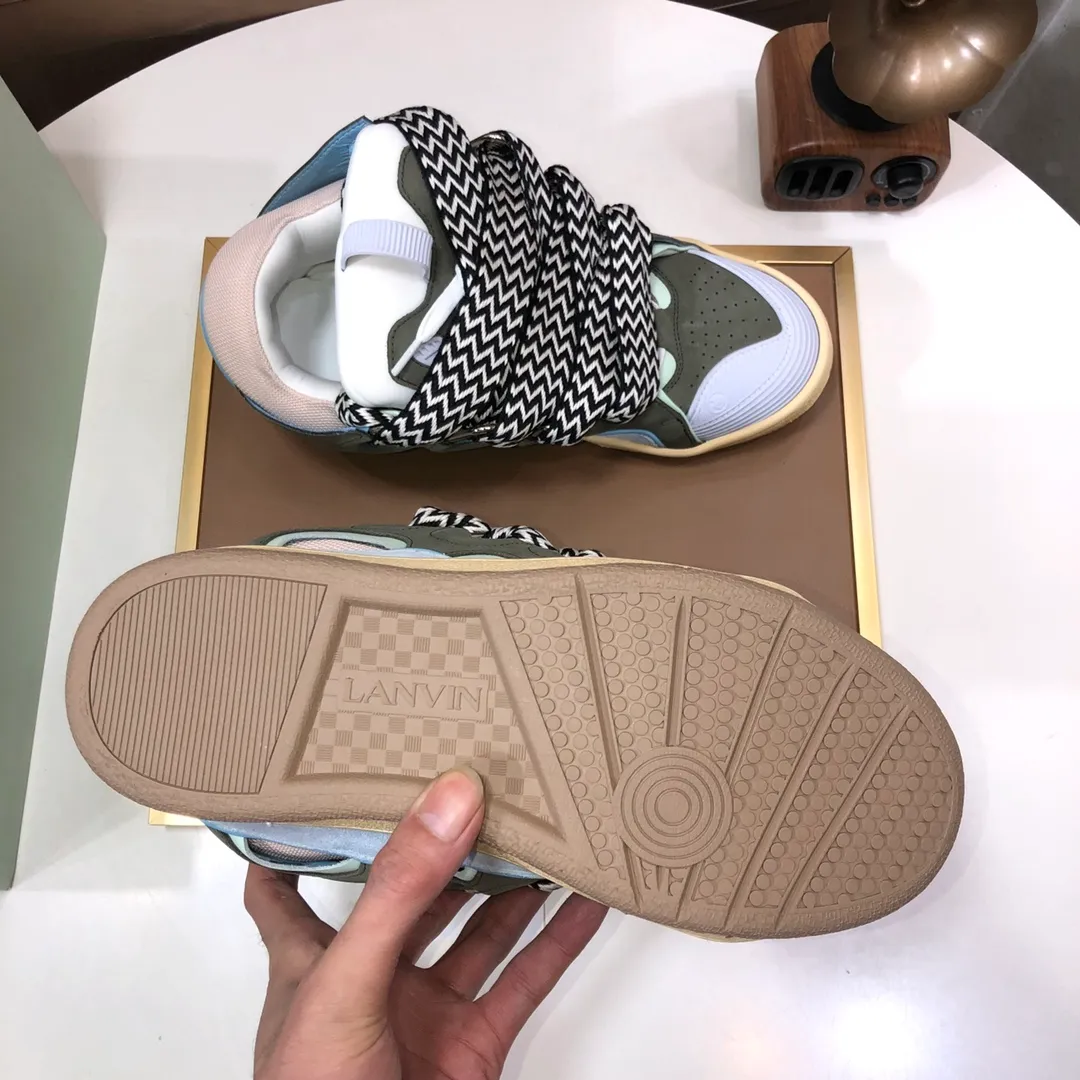 Men's men's shoes💰820💰[LANVIN] The latest lace-up fashionable casual couple sneakers, high-quality CLAY couple series‼ ️ The latest trendy products of the season 🌈Many bloggers have planted grass and purchased the original open-mold customization. The upper and outsole are sewn with mark threads without edge sealing. A variety of material splicing combination design. Very versatile for fashionable and casual wear. Comfortable on the feet. Self-recommended. Upper cowhide + cow suede + breathable mesh lining. Foot-padding cowhide. Exclusive original open-mold clear logo rubber outsole ⚠️Couple standard size 36-40 for women and 38-44 for men.